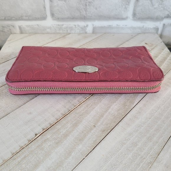 Coach Pebble Leather Zipper Accordian Wallet Embossed Pink C Logo Metal Plaque - Picture 6 of 8